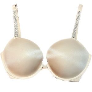 Victoria’s Secret Super Sexy push-up bra size 34DDD.